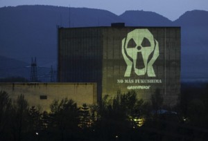 Greenpeace organiza cinco carreras zombis en el entorno de las centrales nucleares españolas