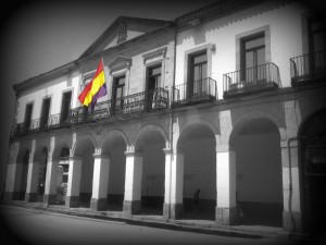 Luces republicanas en la fachada del Ayuntamiento