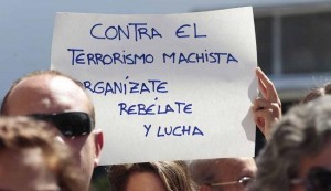 Concentración de DigniMujer contra los asesinatos machistas, en las Fiestas de Sanse