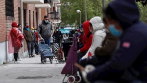 Podemos Sanse pide acabar con las colas del hambre.