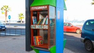 Cabinas telefónicas como puntos wifi gratuitos y bibliotecas urbanas