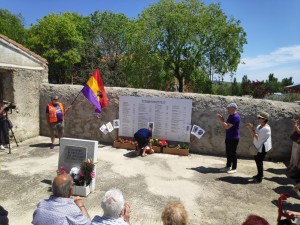 Por el derecho a enterrar dignamente a nuestros muertos.